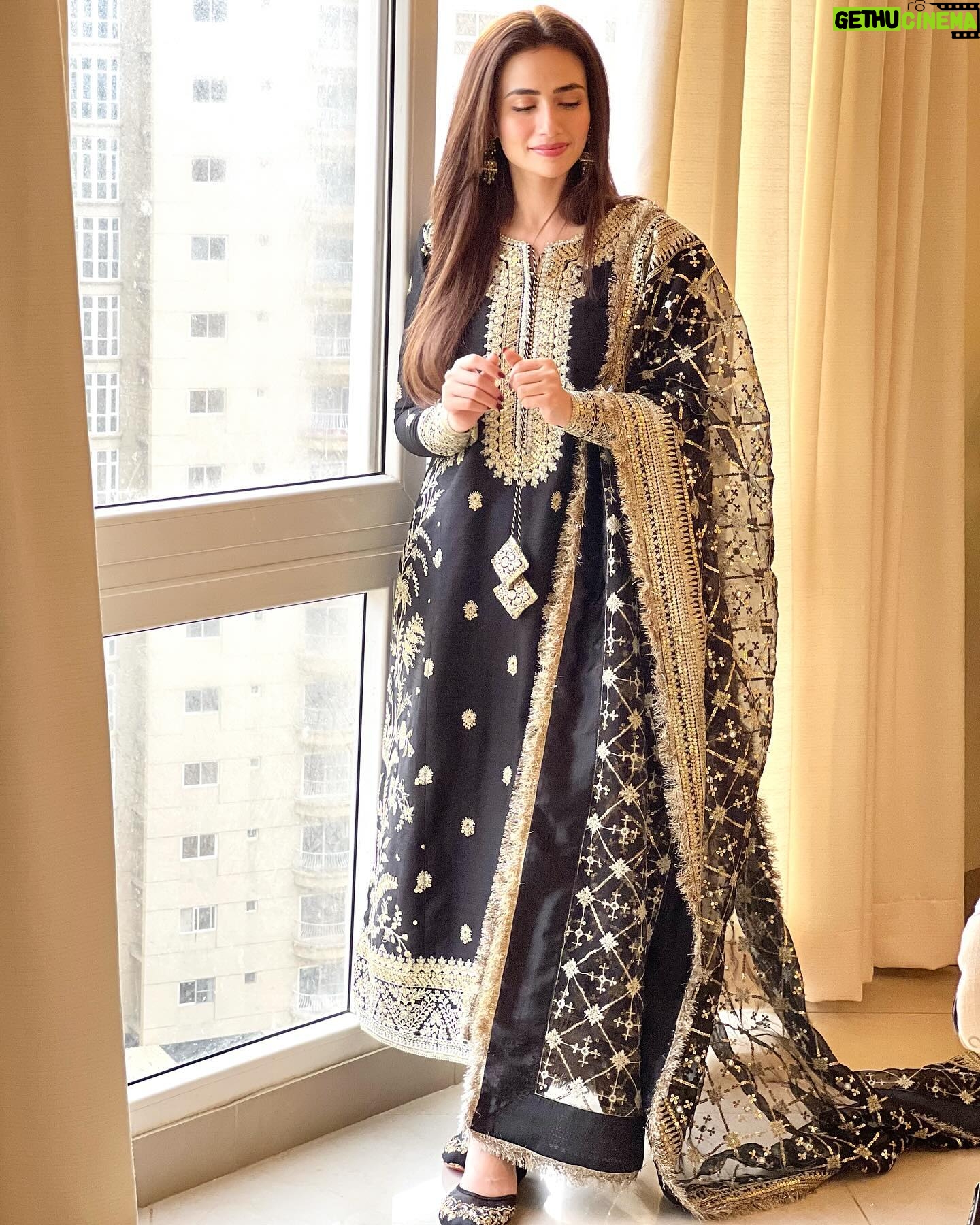Sana Javed Instagram - Eid in @kanwalmalik.official ❤️ Footwear : @dazzlebysarah 💕