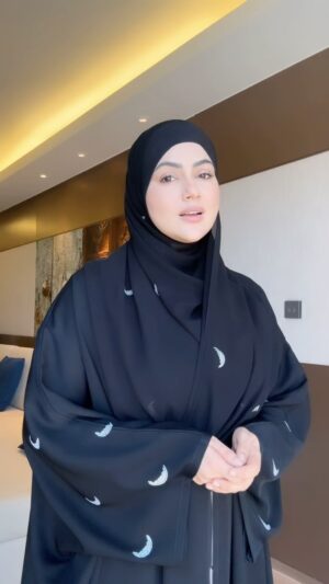 Sana Khan Instagram - May Allah make this Ramadan the change point of our lives.
May Allah give us all Hidayat n guide us all.

May we do our ibadat in a way tht its our last 🤲🏻

Abaya @hayabysanakhan 
Qamar Collection: Silver 

#sanakhan #anassaiyad #saiyadtariqjamil #ramadankareem
