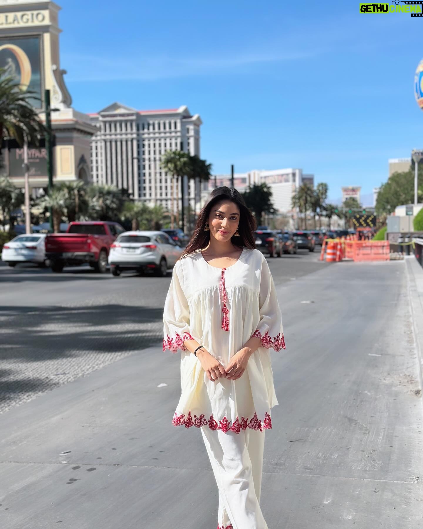 Sana Makbul Instagram - EID MUBARAK 🤲🏻❤️😇 May the Magic of Eid fill our Hearts with Love , Peace & Happiness