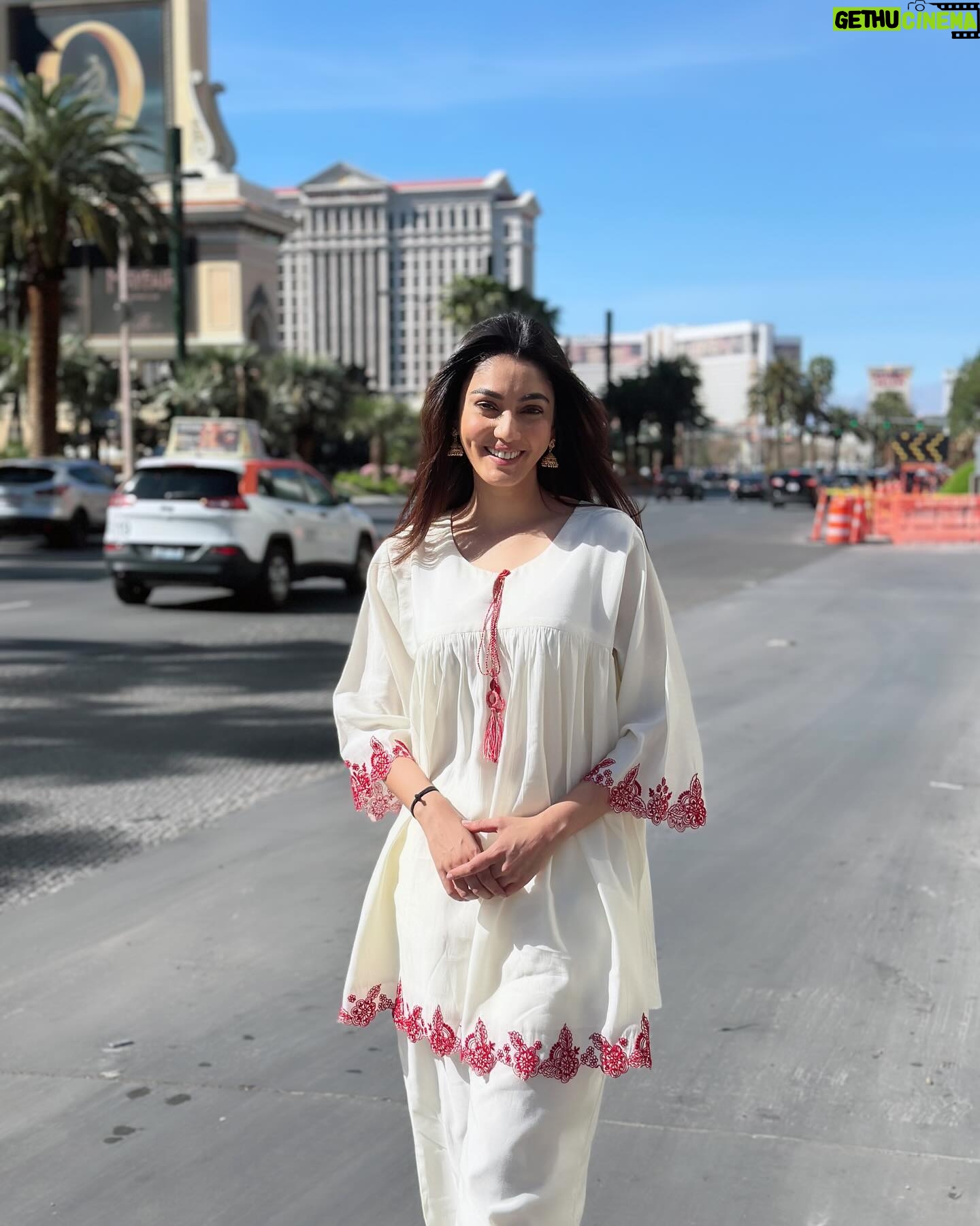 Sana Makbul Instagram - EID MUBARAK 🤲🏻❤️😇 May the Magic of Eid fill our Hearts with Love , Peace & Happiness