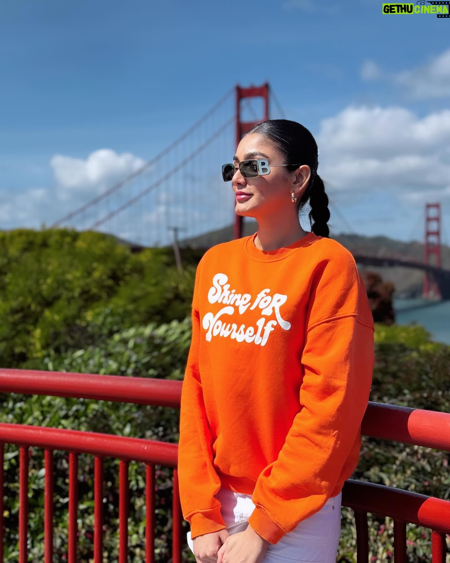 Sana Makbul Instagram - As my sweatshirt said ☝🏼 #sanfransisco#goldengatebridge#america#usa