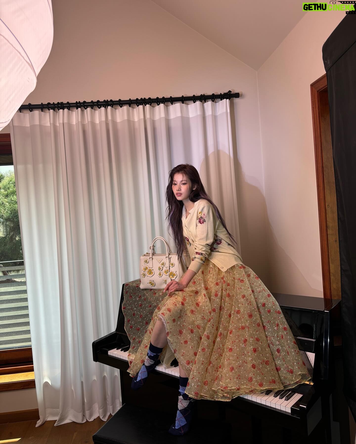 Sana Minatozaki Instagram - 아직도 못 올린게 사실 마나🤎🎹