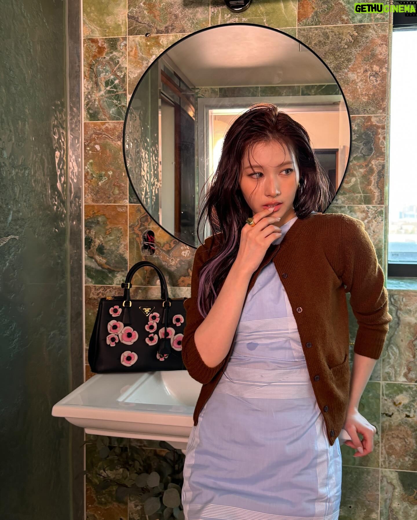 Sana Minatozaki Instagram - 🚰🩵🔦