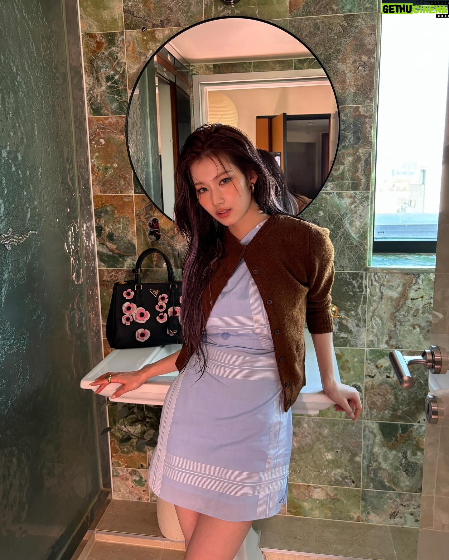 Sana Minatozaki Instagram - 🚰🩵🔦