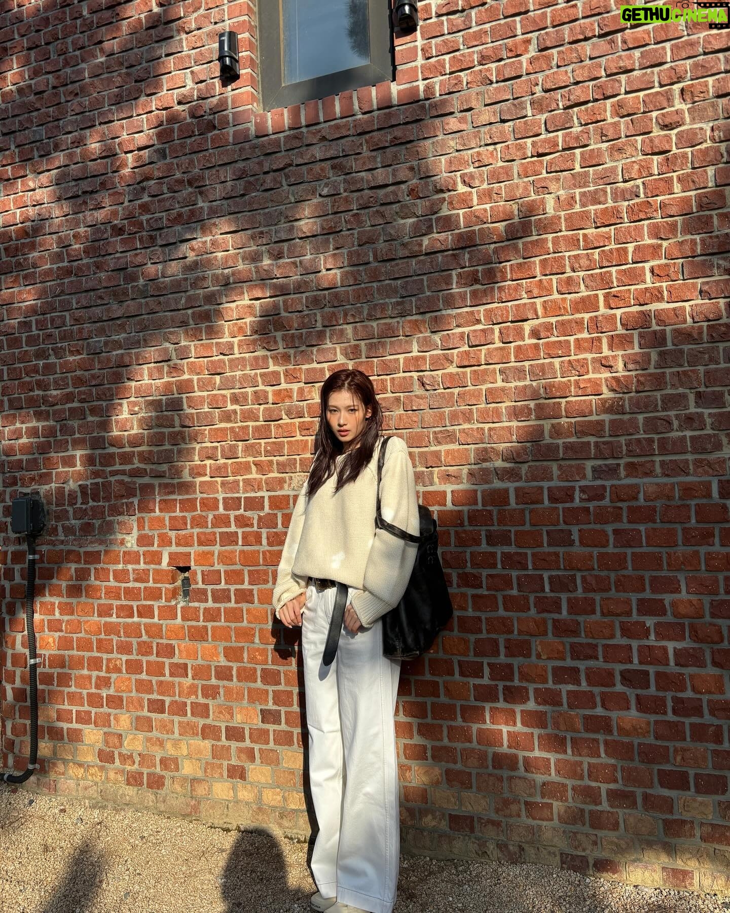 Sana Minatozaki Instagram - 날씨가 더 좋아지기전에 🧶🫷🏻