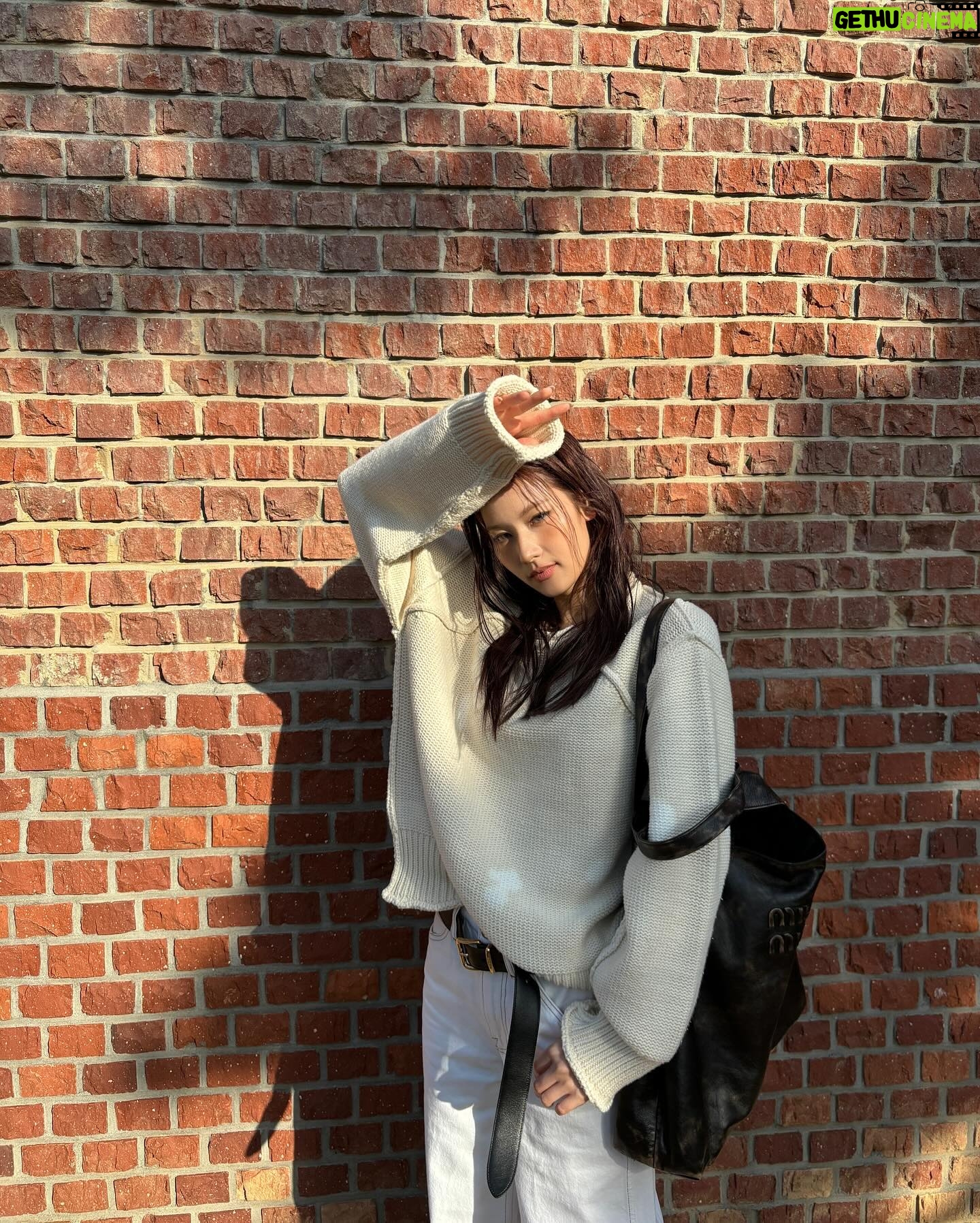 Sana Minatozaki Instagram - 날씨가 더 좋아지기전에 🧶🫷🏻
