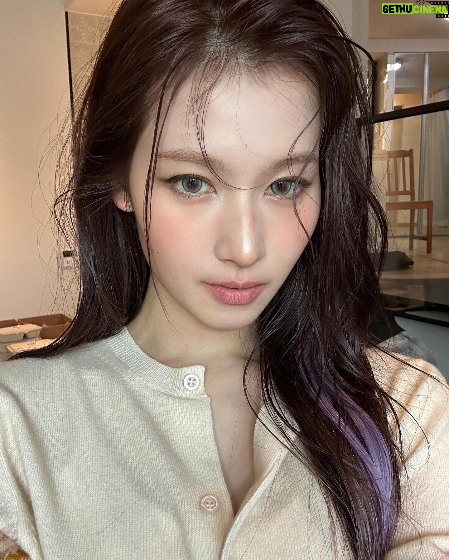 Sana Minatozaki Instagram - 아직도 못 올린게 사실 마나🤎🎹