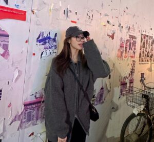 Sana Minatozaki Instagram - 주말데이투🧢👓👟