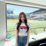 Sana Minatozaki Instagram - 첫 시구 날씨는 짱짱한 봄날이였다☀️ 그리고 승리까지🙌 기분까지 짱짱한 날🥴💛