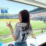 Sana Minatozaki Instagram - 첫 시구 날씨는 짱짱한 봄날이였다☀️ 그리고 승리까지🙌 기분까지 짱짱한 날🥴💛