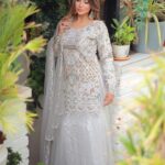 Sana Sultan Instagram - “Na pucho husn ki tareef unse, Ishq jis se ho bus vo he sabse haseen hai” ~ Sana Sultaan . . . Outfit : @asbaabofficial Managed By : @tendenza_media Photography : @photographybysunnysingh Makeup & Hair : @vanshikhachanglanimua Location : @bandramitron @jaimalhotraaaa Location PR : @trending_influencers