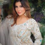 Sana Sultan Instagram - “Na pucho husn ki tareef unse, Ishq jis se ho bus vo he sabse haseen hai” ~ Sana Sultaan . . . Outfit : @asbaabofficial Managed By : @tendenza_media Photography : @photographybysunnysingh Makeup & Hair : @vanshikhachanglanimua Location : @bandramitron @jaimalhotraaaa Location PR : @trending_influencers