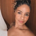 Sanaa Lathan Instagram - Window selfies Wednesday 🍇