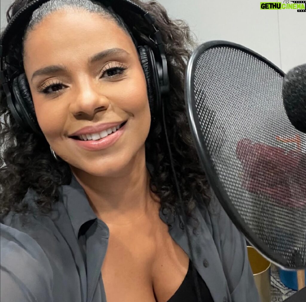 Sanaa Lathan Instagram - I love doing voice acting and this one was especially fun. #Chinook, a new thriller podcast full of small town mysteries and secrets! Also starring @kellymarietran. Listen to the first episode right now on Apple Podcasts, Spotify & Wondery app.