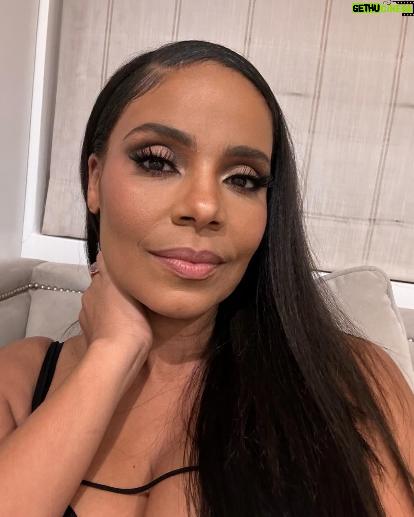 Sanaa Lathan Instagram - #Oscar weekend glam n tings photo dump 💃🏽💋💄💫