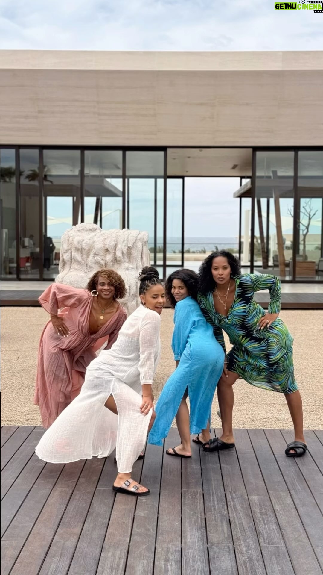 Sanaa Lathan Instagram - The real girls trip! We laughed, we cried, we took thirst trap pics.. & we laughed some more 🥰 So grateful for these ladies in my life. Happy birthday @luvelisaperry and thank you @nobuloscabos #noburesidences #nobuloscabos