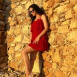Sanaya Irani Instagram - Basking in the golden glow of a sun kissed moment 🌅. #goldenhourmagic #sunkissed #sunset