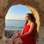 Sanaya Irani Instagram - That golden embrace of a sunset 🌅 #goldenhour #sunset #fortsunsets
