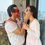 Sanaya Irani Instagram - HAPPY HOLI EVERYONE 😍❤️ Thanks @hegdeg for being a great DOST and HOST 😘🤗 @barunsobti_says @mahajankinshuk17 @divyakmahajan @sakshi0801 @meiyangchang @nikitindheer @itsmekratika @simrankaurhundalofficial @shivani_n_cody and @iakshaydogra u were truly missed ❤️