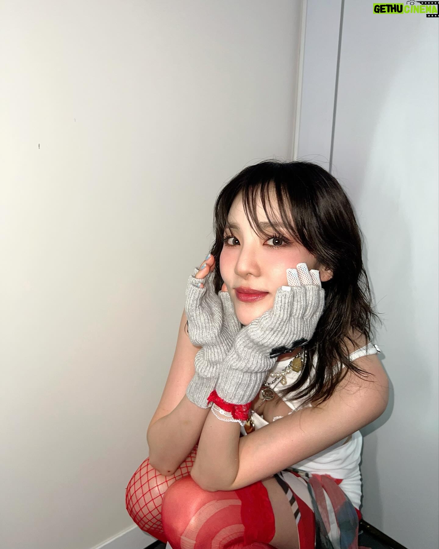 Sandara Park Instagram - Thank you so much Blackjacks & Daralings who came to see me and cheer for me today!!! β οΈπ° You guys skip office and school for meπ€£πππ»π₯° Hope we had good time together! And canβt wait to see you again this coming august!!! That will be π₯π₯π₯ Love you Singapore!!! πΈπ¬π§‘ #WATERBOMB #WATERBOMB2024 #WATERBOMBSINGAPORE #WATERBOMBSG2024 #KPOP #FESTIVAL #SANDARAPARK
