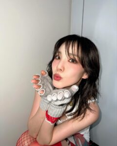 Sandara Park Instagram - Thank you so much Blackjacks & Daralings who came to see me and cheer for me today!!! ♠️🐰 You guys skip office and school for me🤣😝🙏🏻🥰 Hope we had good time together! And can’t wait to see you again this coming august!!! That will be 🔥🔥🔥 Love you Singapore!!! 🇸🇬🧡 #WATERBOMB #WATERBOMB2024 #WATERBOMBSINGAPORE #WATERBOMBSG2024 #KPOP #FESTIVAL #SANDARAPARK