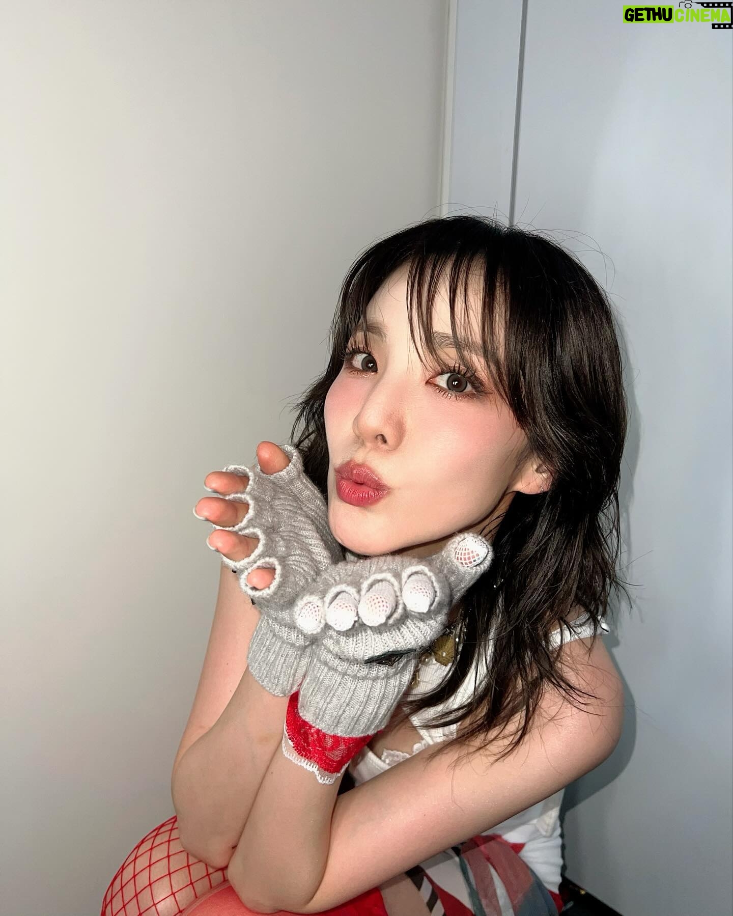 Sandara Park Instagram - Thank you so much Blackjacks & Daralings who came to see me and cheer for me today!!! β οΈπ° You guys skip office and school for meπ€£πππ»π₯° Hope we had good time together! And canβt wait to see you again this coming august!!! That will be π₯π₯π₯ Love you Singapore!!! πΈπ¬π§‘ #WATERBOMB #WATERBOMB2024 #WATERBOMBSINGAPORE #WATERBOMBSG2024 #KPOP #FESTIVAL #SANDARAPARK