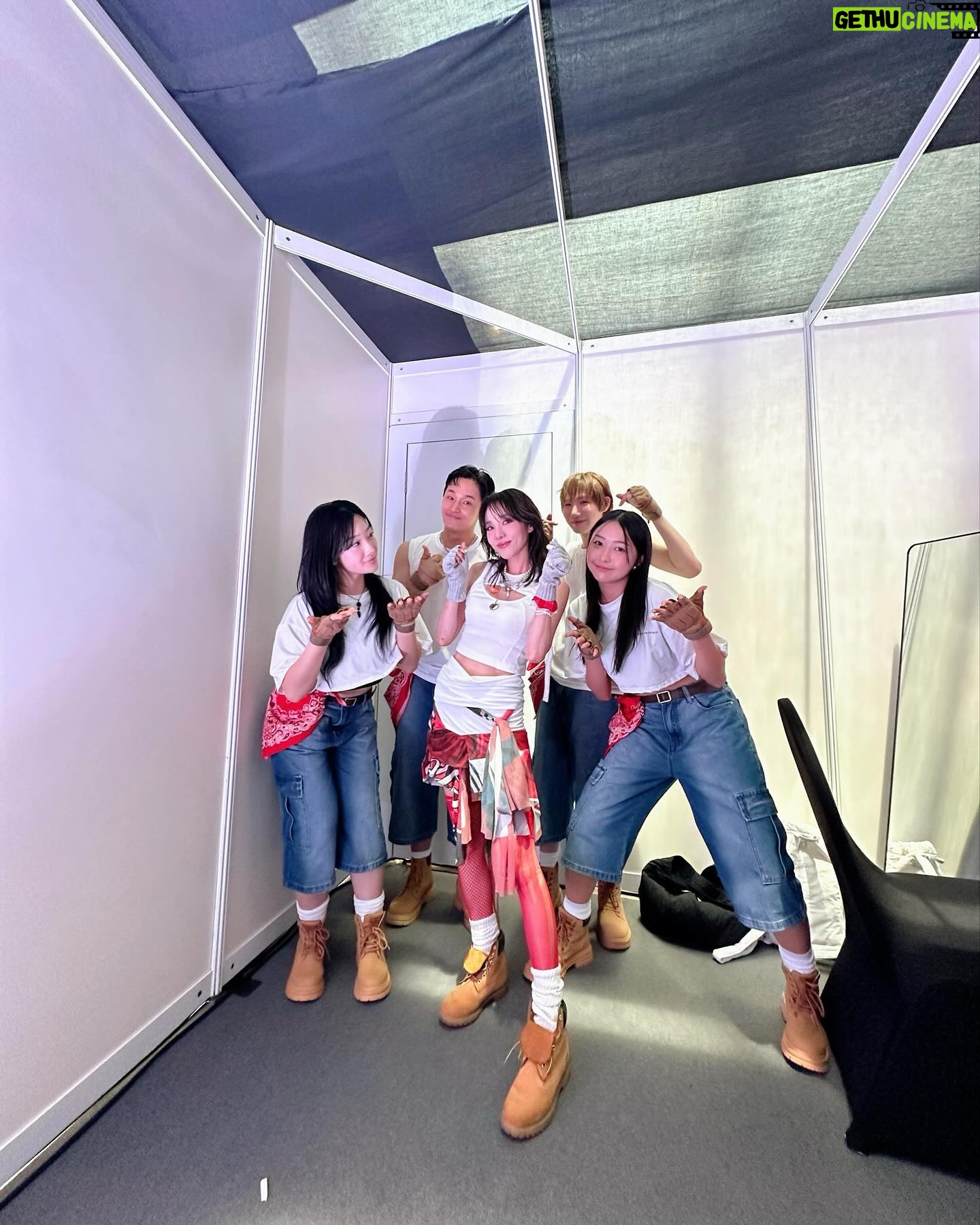 Sandara Park Instagram - Thank you so much Blackjacks & Daralings who came to see me and cheer for me today!!! β οΈπ° You guys skip office and school for meπ€£πππ»π₯° Hope we had good time together! And canβt wait to see you again this coming august!!! That will be π₯π₯π₯ Love you Singapore!!! πΈπ¬π§‘ #WATERBOMB #WATERBOMB2024 #WATERBOMBSINGAPORE #WATERBOMBSG2024 #KPOP #FESTIVAL #SANDARAPARK