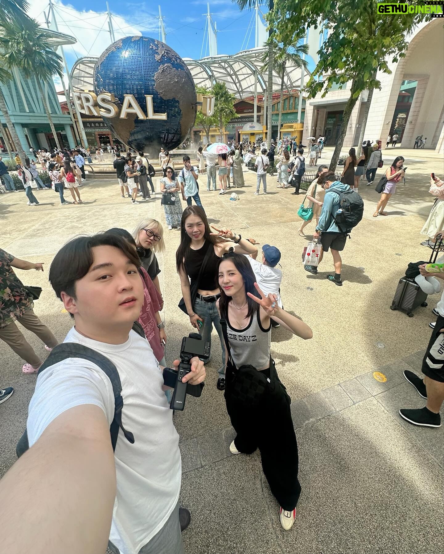 Sandara Park Instagram - Some things never change. I keep coming back to Universal Studio Singapore and group shot at the revenge of the mummy is a must!!! 2014 vs 2024 🤣👻 #UniversalStudiosSingapore #RWSentosa #RWSMoments