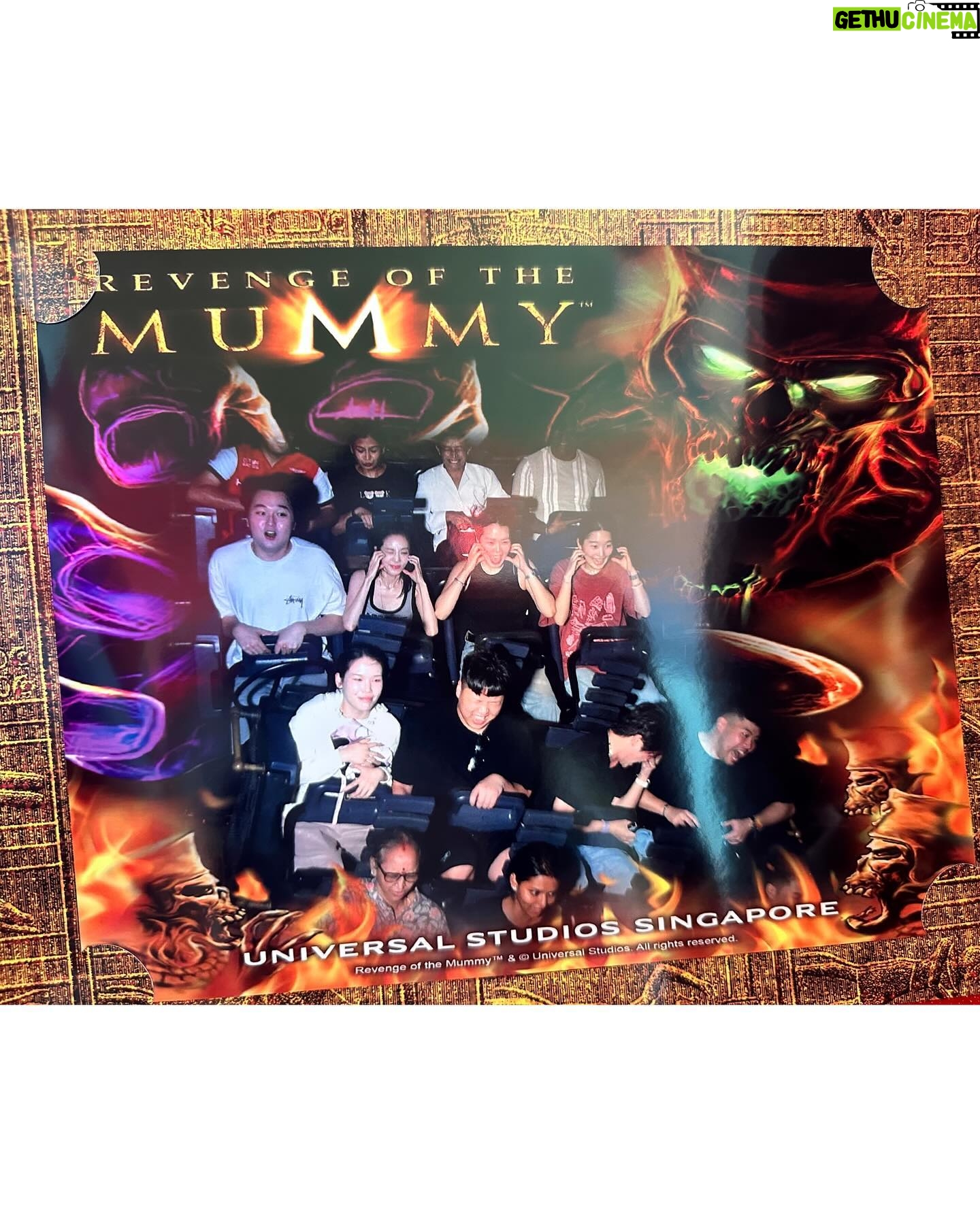 Sandara Park Instagram - Some things never change. I keep coming back to Universal Studio Singapore and group shot at the revenge of the mummy is a must!!! 2014 vs 2024 🤣👻 #UniversalStudiosSingapore #RWSentosa #RWSMoments