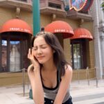 Sandara Park Instagram - 취했나… 아… 어지러워… 😵‍💫 집에 가지 말까…?! 😁 #집에가지마 붸이베~ ㅋㅋㅋ 🏩 Don’t go home when you are at the Universal Studio Singapore 🎢🎠🏰 #UniversalStudiosSingapore #RWSentosa #RWSMoments