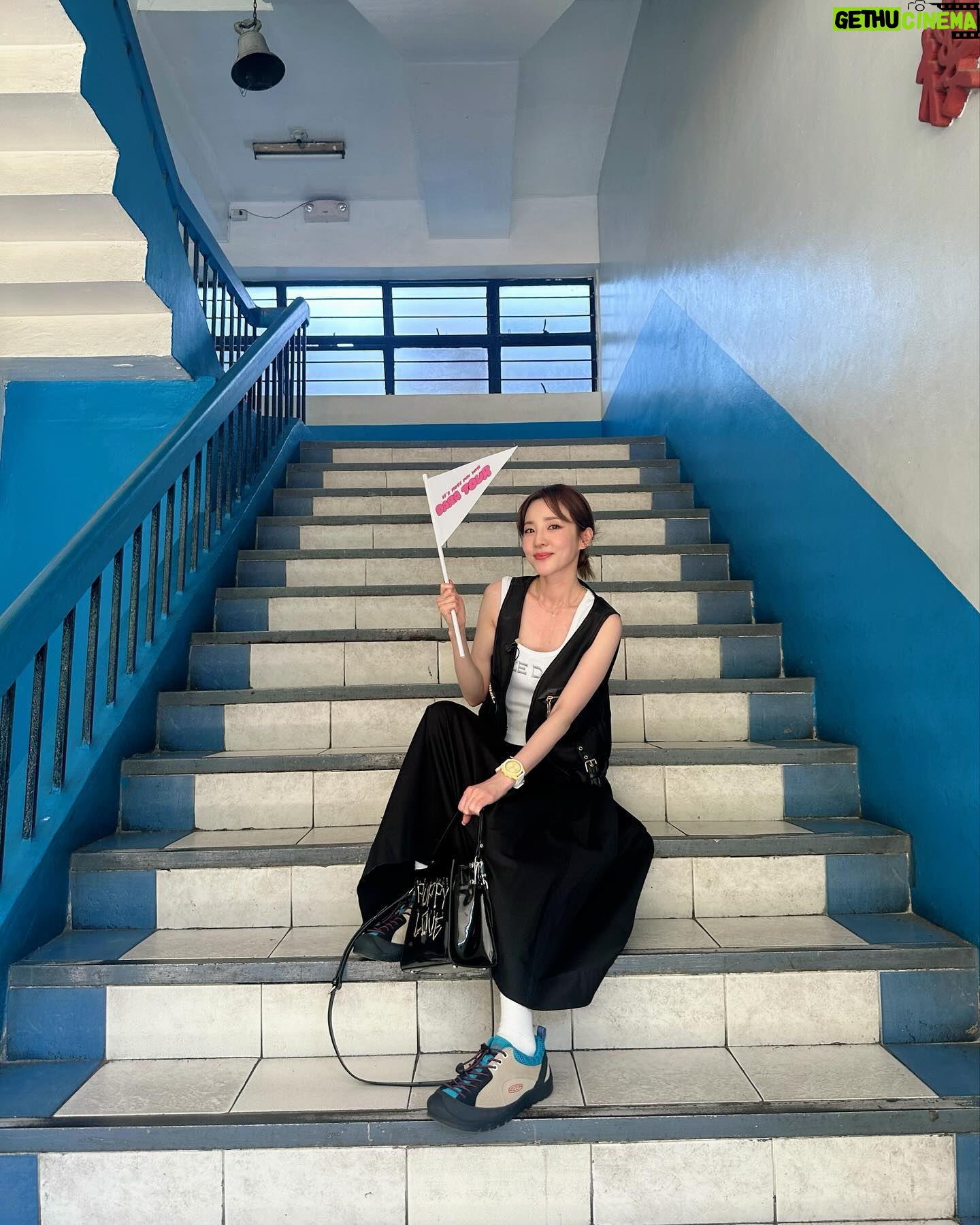 Sandara Park Instagram - 오늘은 #다라투어 하는날~!!! 😀🥳 학창시절을 생각하며 모교를 찾아갔어요🥹 아련아련몽글몽글.. It’s friday!!! It’s #DaraTour day with @_minzy_mz ♠️♥️ reminiscing my high school days.. in PPCHA 😆 Where are my schoolmates?! #다라티비 #DaraTV #필리핀 #Philippines 🇵🇭