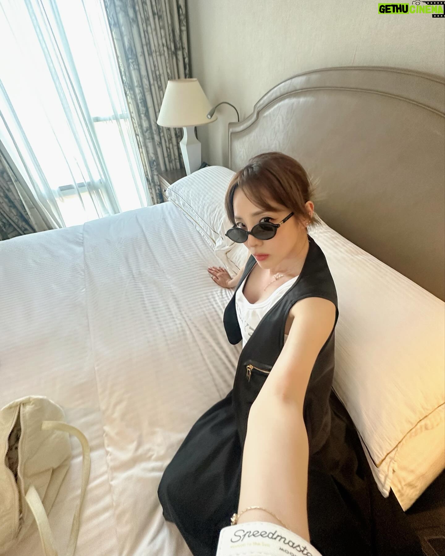 Sandara Park Instagram - 오늘은 #다라투어 하는날~!!! 😀🥳 학창시절을 생각하며 모교를 찾아갔어요🥹 아련아련몽글몽글.. It’s friday!!! It’s #DaraTour day with @_minzy_mz ♠️♥️ reminiscing my high school days.. in PPCHA 😆 Where are my schoolmates?! #다라티비 #DaraTV #필리핀 #Philippines 🇵🇭