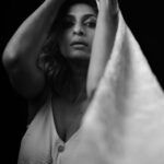 Sandhya Shetty Instagram - The magic of Monochrome❤️ #sandhyashetty #Nofear #actor #supermodel #internationalspeaker #CommonWealthKarateChampion2015 #style #fashion #womenpower #fitness #blackandwhitephotography #BlackAndWhite #actorslife #bollywood #hollywood #Dharavibank #coronapapers #mylifemyrules ❤ Photographer @aslamshaikh104 Videographer @swapnil7898 Designer @kaushikshrimanker Makeup @ramaniya_by_apoorvaks Hair @beautyblush_07