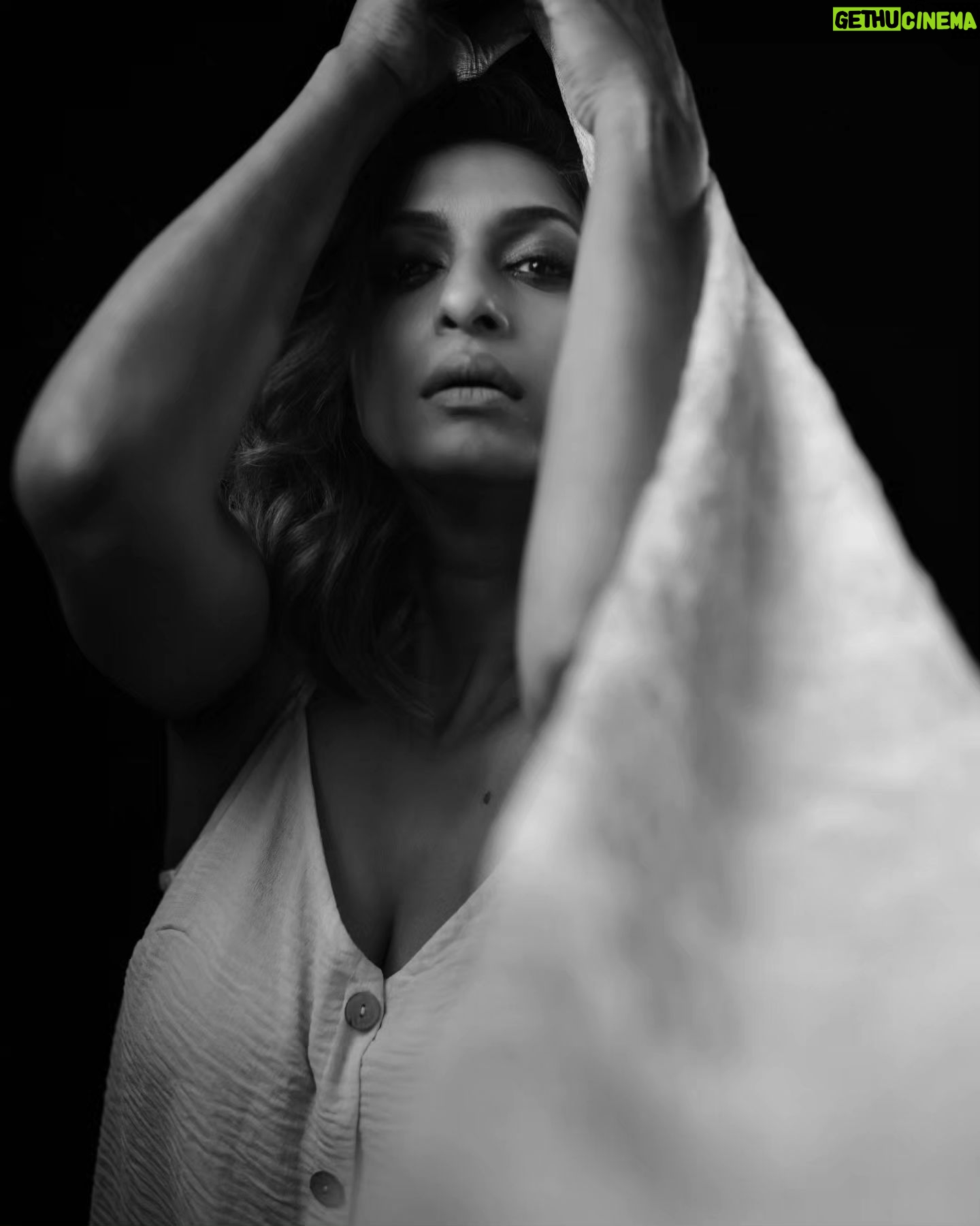 Sandhya Shetty Instagram - The magic of Monochrome❤️ #sandhyashetty #Nofear #actor #supermodel #internationalspeaker #CommonWealthKarateChampion2015 #style #fashion #womenpower #fitness #blackandwhitephotography #BlackAndWhite #actorslife #bollywood #hollywood #Dharavibank #coronapapers #mylifemyrules ❤ Photographer @aslamshaikh104 Videographer @swapnil7898 Designer @kaushikshrimanker Makeup @ramaniya_by_apoorvaks Hair @beautyblush_07
