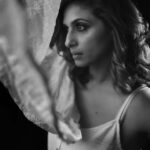 Sandhya Shetty Instagram - The magic of Monochrome❤️ #sandhyashetty #Nofear #actor #supermodel #internationalspeaker #CommonWealthKarateChampion2015 #style #fashion #womenpower #fitness #blackandwhitephotography #BlackAndWhite #actorslife #bollywood #hollywood #Dharavibank #coronapapers #mylifemyrules ❤ Photographer @aslamshaikh104 Videographer @swapnil7898 Designer @kaushikshrimanker Makeup @ramaniya_by_apoorvaks Hair @beautyblush_07