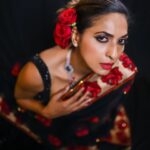 Sandhya Shetty Instagram – Drape my Dreams around me and I pose to unviel the Drama ❤ #lovemywork 

#sandhyashetty #Nofear 
#actor #supermodel #internationalspeaker #CommonWealthKarateChampion2015 #style #fashion #womenpower #fitness #saree #indianlook #rose #actorslife #bollywood #hollywood #Dharavibank #coronapapers #mylifemyrules ❤

Photographer @aslamshaikh104
Videographer @swapnil7898
Designer @kaushikshrimanker
Makeup @ramaniya_by_apoorvaks
Hair @beautyblush_07