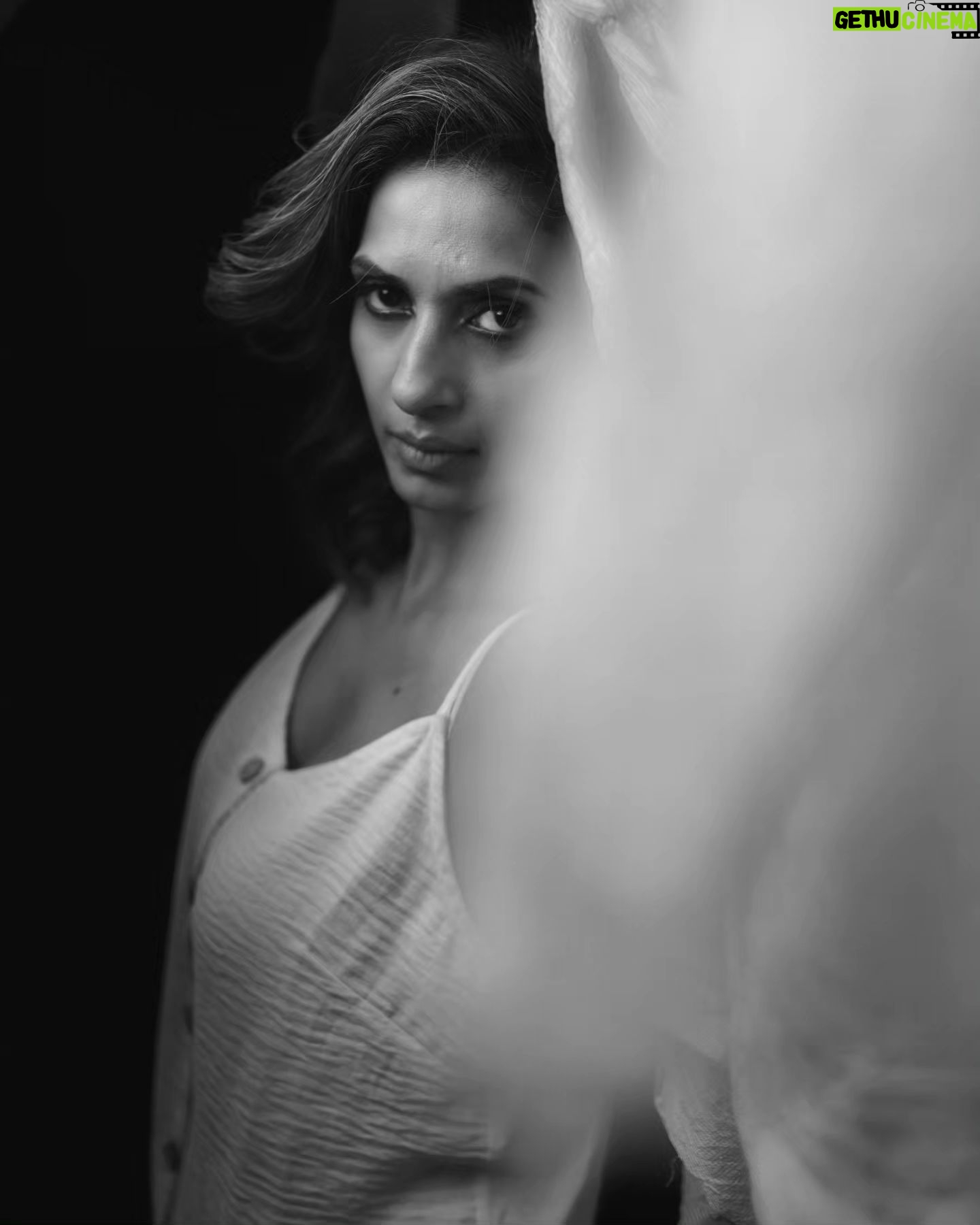 Sandhya Shetty Instagram - The magic of Monochrome❤️ #sandhyashetty #Nofear #actor #supermodel #internationalspeaker #CommonWealthKarateChampion2015 #style #fashion #womenpower #fitness #blackandwhitephotography #BlackAndWhite #actorslife #bollywood #hollywood #Dharavibank #coronapapers #mylifemyrules ❤ Photographer @aslamshaikh104 Videographer @swapnil7898 Designer @kaushikshrimanker Makeup @ramaniya_by_apoorvaks Hair @beautyblush_07