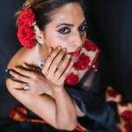 Sandhya Shetty Instagram – Drape my Dreams around me and I pose to unviel the Drama β€ #lovemywork
#sandhyashetty #Nofear
#actor #supermodel #internationalspeaker #CommonWealthKarateChampion2015 #style #fashion #womenpower #fitness #saree #indianlook #rose #actorslife #bollywood #hollywood #Dharavibank #coronapapers #mylifemyrules β€
Photographer @aslamshaikh104
Videographer @swapnil7898
Designer @kaushikshrimanker
Makeup @ramaniya_by_apoorvaks
Hair @beautyblush_07