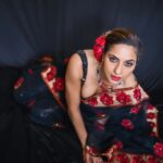 Sandhya Shetty Instagram – Drape my Dreams around me and I pose to unviel the Drama ❤ #lovemywork 

#sandhyashetty #Nofear 
#actor #supermodel #internationalspeaker #CommonWealthKarateChampion2015 #style #fashion #womenpower #fitness #saree #indianlook #rose #actorslife #bollywood #hollywood #Dharavibank #coronapapers #mylifemyrules ❤

Photographer @aslamshaikh104
Videographer @swapnil7898
Designer @kaushikshrimanker
Makeup @ramaniya_by_apoorvaks
Hair @beautyblush_07
