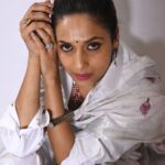 Sandhya Shetty Instagram - Be vulnerable be gentle be honest to self ❤ -- 𝐒𝐚𝐧𝐝𝐡𝐲𝐚 𝐒𝐡𝐞𝐭𝐭𝐲 Photographer @aslamshaikh104 Designer @kaushikshrimanker @oraios_design_studio HMU @ramaniya_by_apoorvaks @makeup.by.pratiksha Cinematographer @swapnil7898 Lights @mahajanswagat #sandhyashetty #Nofear #actor #supermodel #CommonWealthKarateChampion2015 #internationalspeaker #dharavibank #coronapapers #priyadarshanfilms #browngirl #dance #smile #actorslife #celebrate #life #fashion #style #bollywood #hollywood #lifeisbeautiful ❤