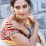 Sandhya Shetty Instagram - Draped in Stories 🤎 #sandhyashetty #Nofear #actor #supermodel #internationalspeaker #CommonWealthKarateChampion2015 #style #saree #indianlook #expression #fashion #womenpower #fitness #actorslife #bollywood #hollywood #Dharavibank #coronapapers #mylifemyrules ❤ Photographer @aslamshaikh104 Videographer @swapnil7898 Designer @kaushikshrimanker Makeup @ramaniya_by_apoorvaks Hair @beautyblush_07
