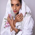Sandhya Shetty Instagram - Be vulnerable be gentle be honest to self ❤ -- 𝐒𝐚𝐧𝐝𝐡𝐲𝐚 𝐒𝐡𝐞𝐭𝐭𝐲 Photographer @aslamshaikh104 Designer @kaushikshrimanker @oraios_design_studio HMU @ramaniya_by_apoorvaks @makeup.by.pratiksha Cinematographer @swapnil7898 Lights @mahajanswagat #sandhyashetty #Nofear #actor #supermodel #CommonWealthKarateChampion2015 #internationalspeaker #dharavibank #coronapapers #priyadarshanfilms #browngirl #dance #smile #actorslife #celebrate #life #fashion #style #bollywood #hollywood #lifeisbeautiful ❤