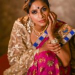 Sandhya Shetty Instagram - The Elegance Beauty and Attitude in adorning the Royal Saree and Jewellery makes the woman look Timeless ❤️ #sandhyashetty #Nofear #actor #supermodel #internationalspeaker #CommonWealthKarateChampion2015 #style #fashion #womenpower #fitness #saree #royal #jewellery #nosering #actorslife #bollywood #hollywood #Dharavibank #coronapapers #mylifemyrules ❤ Photographer @aslamshaikh104 Videographer @swapnil7898 Designer @kaushikshrimanker Makeup @ramaniya_by_apoorvaks Hair @beautyblush_07