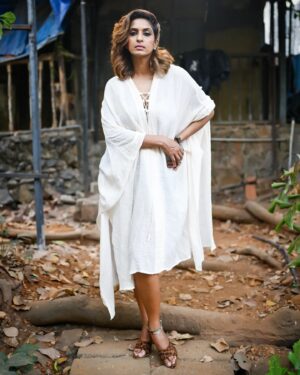 Sandhya Shetty Instagram - Trust your intuition 🙏 Flow with your thoughts ❤🌷

#sandhyashetty #Nofear 
#actor #supermodel #internationalspeaker #CommonWealthKarateChampion2015 #style #fashion #womenpower #fitness #actorslife #bollywood #hollywood #Dharavibank #coronapapers #mylifemyrules ❤

Photographer @aslamshaikh104
Videographer @swapnil7898
Designer @kaushikshrimanker 
Makeup @ramaniya_by_apoorvaks
Hair @beautyblush_07