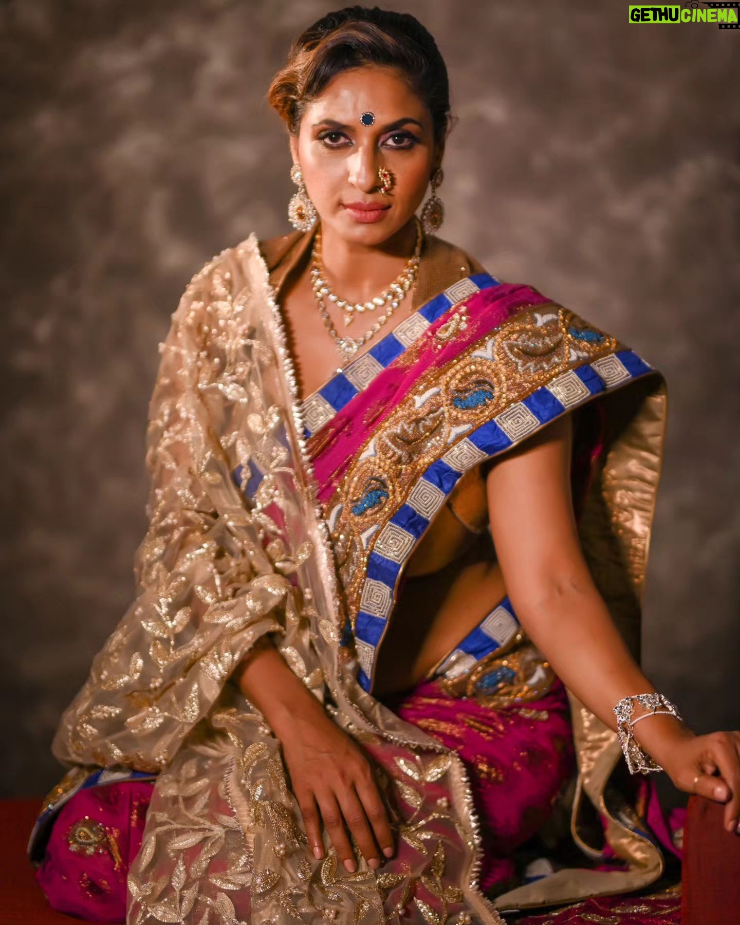 Sandhya Shetty Instagram - The Elegance Beauty and Attitude in adorning the Royal Saree and Jewellery makes the woman look Timeless ❤️ #sandhyashetty #Nofear #actor #supermodel #internationalspeaker #CommonWealthKarateChampion2015 #style #fashion #womenpower #fitness #saree #royal #jewellery #nosering #actorslife #bollywood #hollywood #Dharavibank #coronapapers #mylifemyrules ❤ Photographer @aslamshaikh104 Videographer @swapnil7898 Designer @kaushikshrimanker Makeup @ramaniya_by_apoorvaks Hair @beautyblush_07