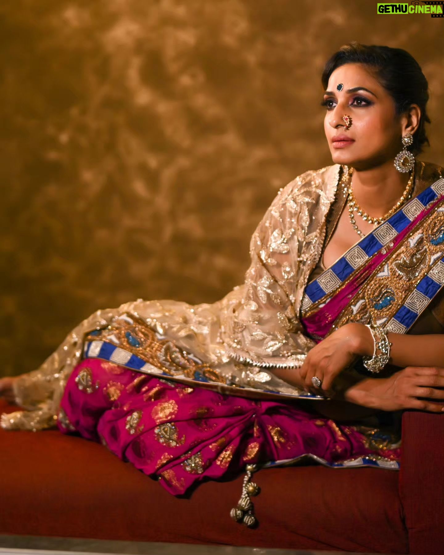 Sandhya Shetty Instagram - The Elegance Beauty and Attitude in adorning the Royal Saree and Jewellery makes the woman look Timeless ❤️ #sandhyashetty #Nofear #actor #supermodel #internationalspeaker #CommonWealthKarateChampion2015 #style #fashion #womenpower #fitness #saree #royal #jewellery #nosering #actorslife #bollywood #hollywood #Dharavibank #coronapapers #mylifemyrules ❤ Photographer @aslamshaikh104 Videographer @swapnil7898 Designer @kaushikshrimanker Makeup @ramaniya_by_apoorvaks Hair @beautyblush_07