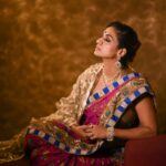 Sandhya Shetty Instagram - The Elegance Beauty and Attitude in adorning the Royal Saree and Jewellery makes the woman look Timeless ❤️ #sandhyashetty #Nofear #actor #supermodel #internationalspeaker #CommonWealthKarateChampion2015 #style #fashion #womenpower #fitness #saree #royal #jewellery #nosering #actorslife #bollywood #hollywood #Dharavibank #coronapapers #mylifemyrules ❤ Photographer @aslamshaikh104 Videographer @swapnil7898 Designer @kaushikshrimanker Makeup @ramaniya_by_apoorvaks Hair @beautyblush_07