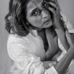 Sandhya Shetty Instagram - The Hunger that drives so passionately towards one's goal 💥❤🙏 #passion #dedication #acting #camera #hunger #goal #focus #lovemywork Photographer @aslamshaikh104 Designer @kaushikshrimanker @oraios_design_studio HMU @ramaniya_by_apoorvaks @makeup.by.pratiksha Cinematographer @swapnil7898 Lights @mahajanswagat #sandhyashetty #Nofear #actor #supermodel #internationalspeaker #CommonWealthKarateChampion2015 #fitness #actorslife #bollywood #motivation #Flow #Dharavibank #coronapapers #selfdefense #selfawareness #mentalhealth #bebold #freedom #mylifemyrules ❤