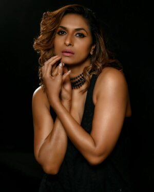 Sandhya Shetty Instagram - How i love my camera ❤ the camera loves me too🤗❤ the love affair with my work ❤❤❤

#passion #dedication #acting #camera #lovemywork 

Photographer @aslamshaikh104
Designer @kaushikshrimanker @oraios_design_studio
HMU @ramaniya_by_apoorvaks 
@makeup.by.pratiksha
Cinematographer @swapnil7898
Lights @mahajanswagat

#sandhyashetty #Nofear #actor #supermodel #internationalspeaker #CommonWealthKarateChampion2015 #womenpower #womenleader #fitness #actorslife #bollywood #motivation #Dharavibank #coronapapers #selfdefense #selfawareness #mentalhealth #bebold #choices #freedom #mylifemyrules ❤