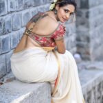 Sandhya Shetty Instagram - Draped in Stories 🤎 #sandhyashetty #Nofear #actor #supermodel #internationalspeaker #CommonWealthKarateChampion2015 #style #saree #indianlook #expression #fashion #womenpower #fitness #actorslife #bollywood #hollywood #Dharavibank #coronapapers #mylifemyrules ❤ Photographer @aslamshaikh104 Videographer @swapnil7898 Designer @kaushikshrimanker Makeup @ramaniya_by_apoorvaks Hair @beautyblush_07